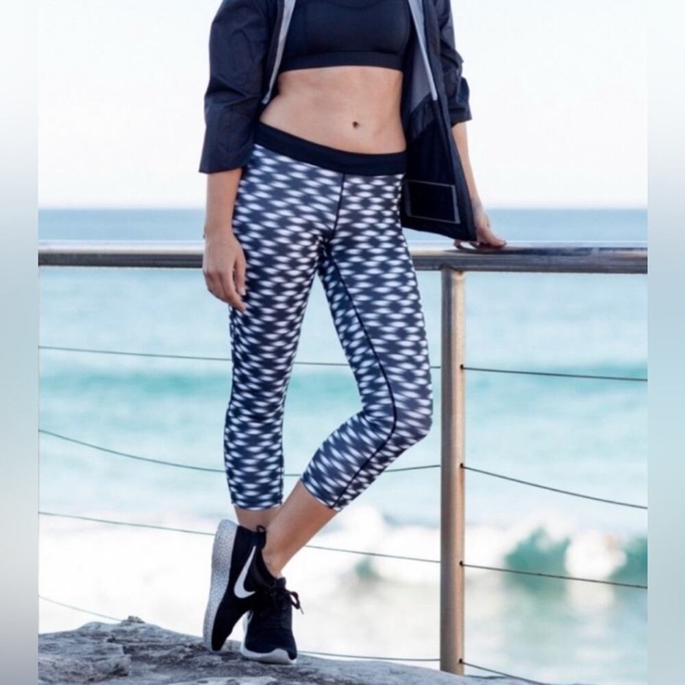 Nike running Dynamic Black and White Leggings size small